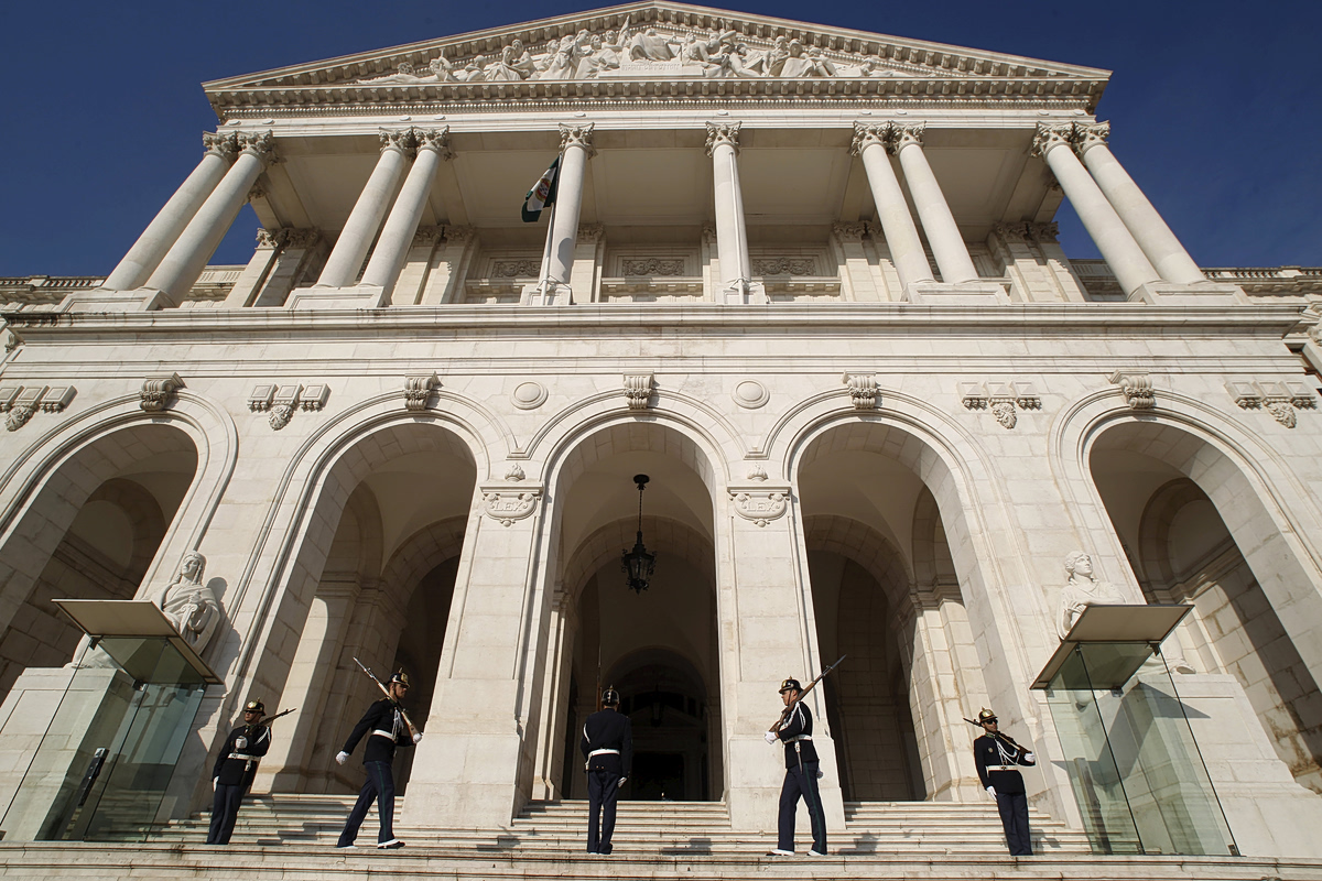Τα υπερκέρδη των εταιρειών του ενεργειακού τομέα θα φορολογήσει η Πορτογαλία