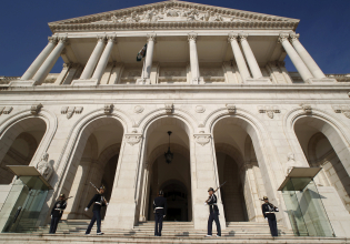 Τα υπερκέρδη των εταιρειών του ενεργειακού τομέα θα φορολογήσει η Πορτογαλία