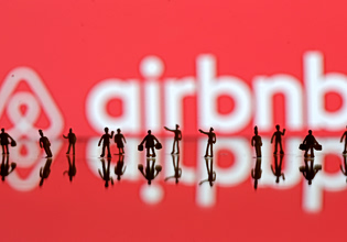 Airbnb: Ανοδικά κινείται η ζήτηση στη βραχυχρόνια μίσθωση, αυξάνονται οι τιμές στα καταλύματα