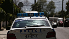 Σαλαμίνα: Περιπολικό παρέσυρε 12χρονη έξω από σχολείο τραυματίζοντάς την σοβαρά στο πόδι