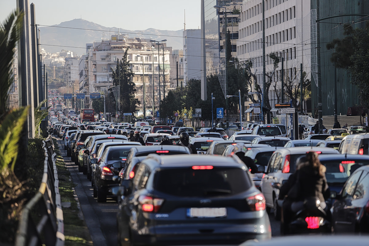 Αυξημένη κίνηση στους δρόμους της Αττικής – Στο «κόκκινο» ο Κηφισός – Καθυστερήσεις στην Αττική Οδό
