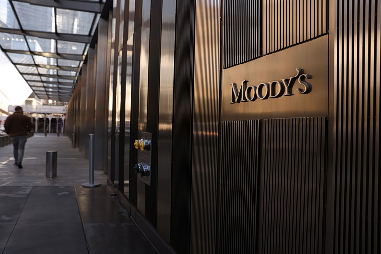 Moody’s: Τα 4 σενάρια για τις εκλογές του 2027 στην Ελλάδα