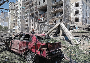 Ολονύχτια ρωσική επίθεση με drones στην Οδησσό – Πολυκατοικίες χτυπήθηκαν από drones