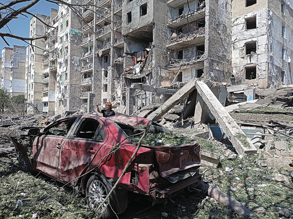 Ολονύχτια ρωσική επίθεση με drones στην Οδησσό – Πολυκατοικίες χτυπήθηκαν από drones