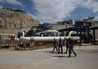EE: Από τους ρωσικούς αγωγούς στο αμερικανικό LNG – Η εξάρτηση από τα εισαγόμενα ορυκτά καύσιμα όμως παραμένει