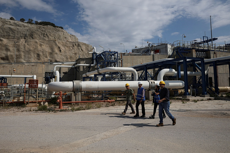 EE: Από τους ρωσικούς αγωγούς στο αμερικανικό LNG – Η εξάρτηση από τα εισαγόμενα ορυκτά καύσιμα όμως παραμένει