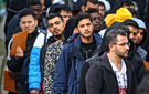Μεταναστευτικό: Κράτηση, απελάσεις και «μαύρες τρύπες» εκτός ΕΕ