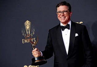 Ο Στίβεν Κολμπέρ θέλει τον Πάπα Λέοντα στο «Late Show» πριν πέσει η αυλαία της εκπομπής του
