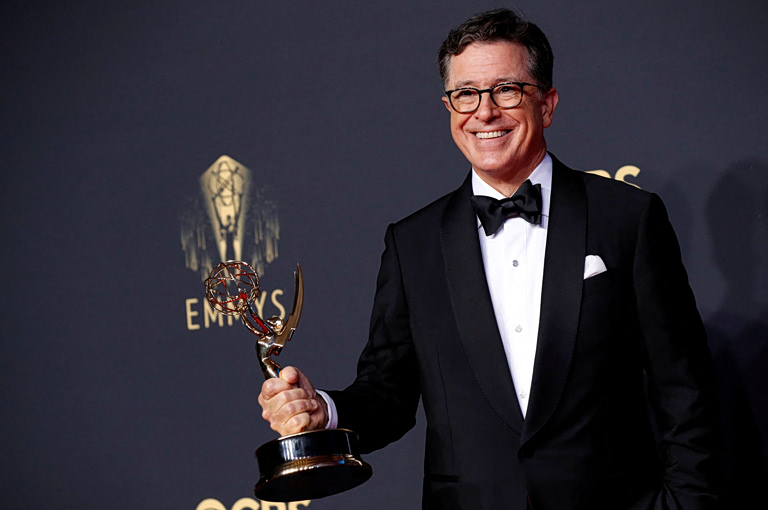 Ο Στίβεν Κολμπέρ θέλει τον Πάπα Λέοντα στο «Late Show» πριν πέσει η αυλαία της εκπομπής του