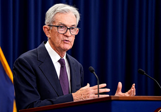 Πάουελ: Γιατί παραμένει στη Fed