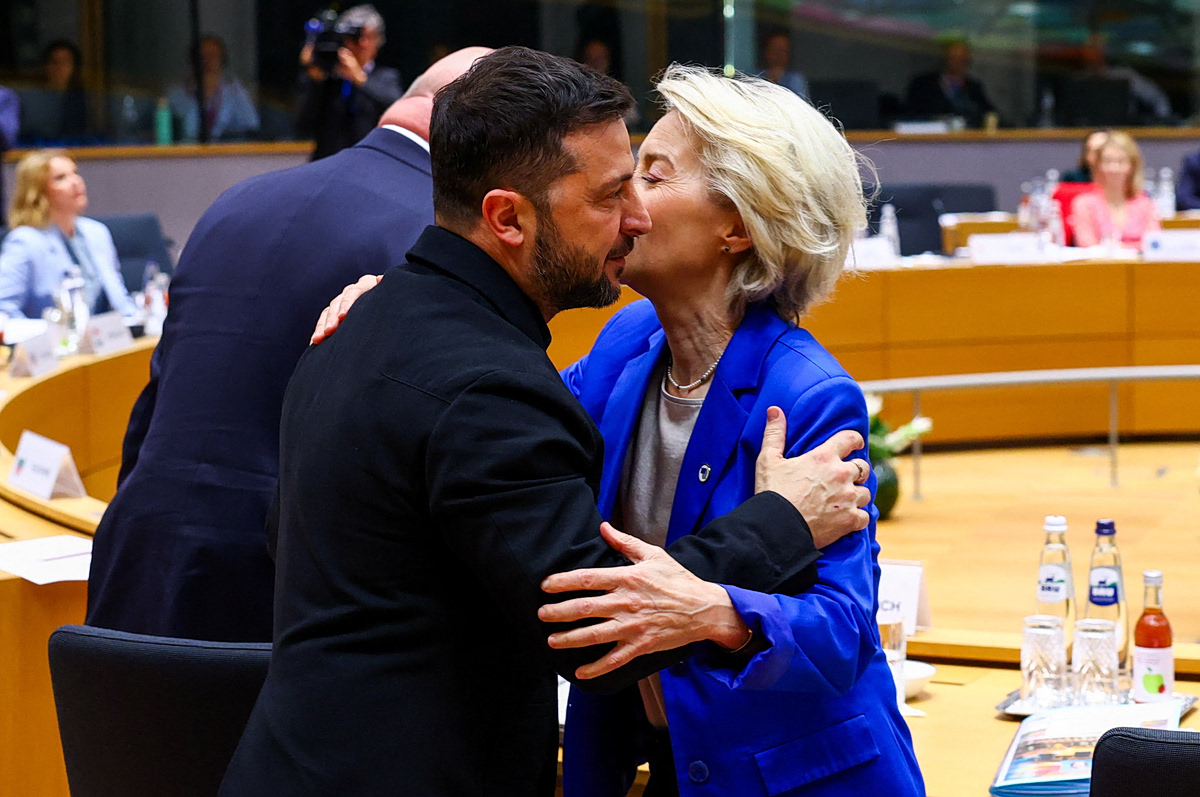 Η φον ντερ Λάιεν συζήτησε με τον Ζελένσκι για την ένταξη της Ουκρανίας στην ΕΕ και τα εξοπλιστικά