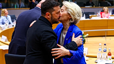 Η φον ντερ Λάιεν συζήτησε με τον Ζελένσκι για την ένταξη της Ουκρανίας στην ΕΕ και τα εξοπλιστικά