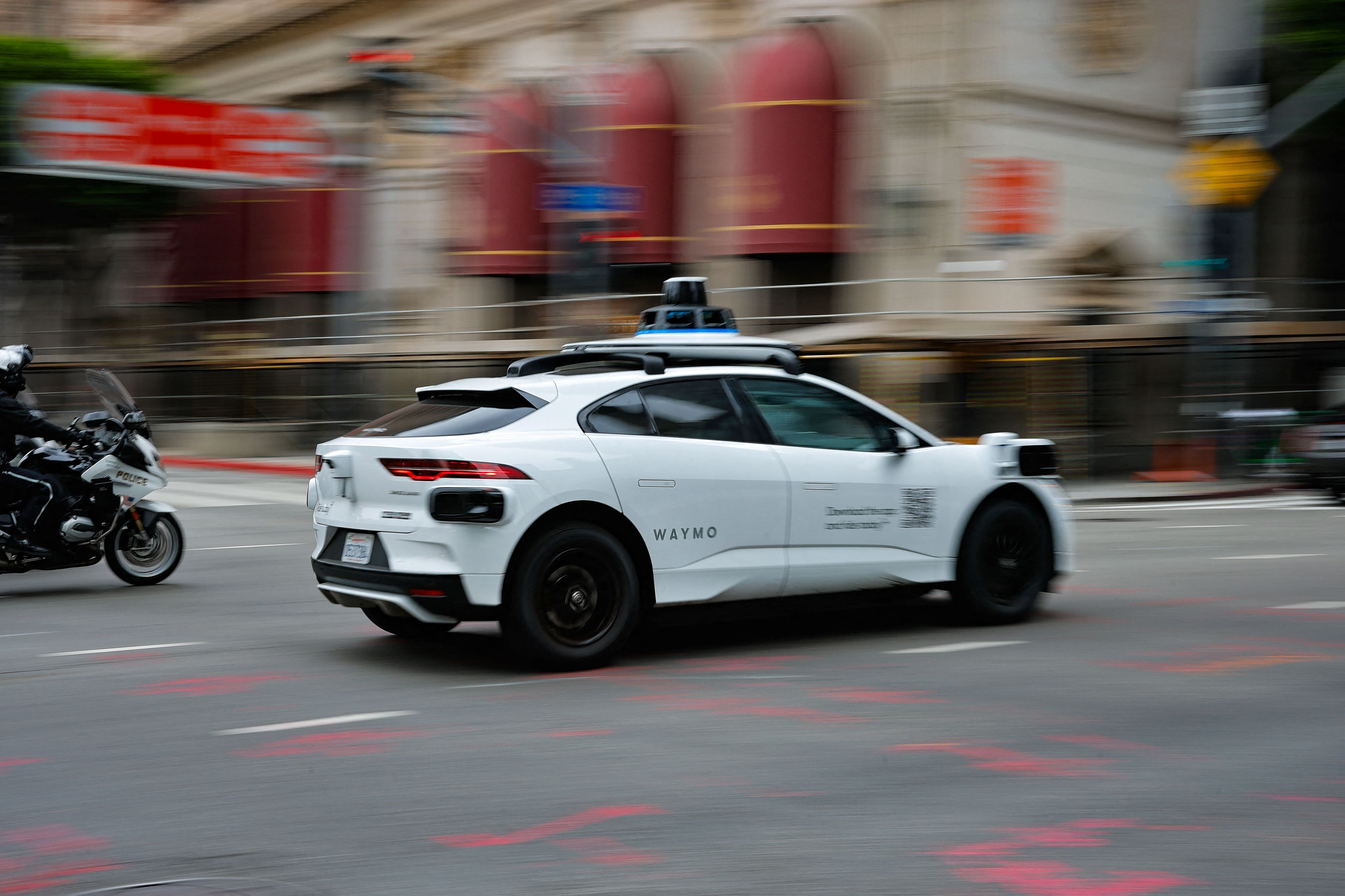 Η Waymo ανακαλεί χιλιάδες ρομποτικά ταξί έπειτα από σειρά ατυχημάτων