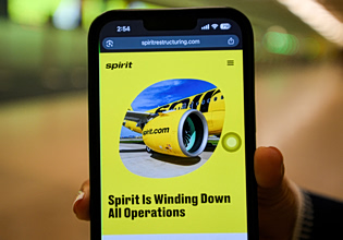 Η αμερικανική Spirit Airlines κλείνει – Είναι η πρώτη αεροπορική που πληρώνει το τίμημα του πολέμου στο Ιράν