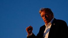 Axios: Ο Ντόναλντ Τραμπ κουράστηκε με το αδιέξοδο – Είναι έτοιμος να ξεκινήσει πάλι πόλεμο