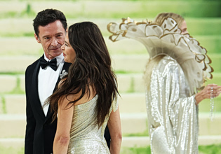 Met Gala: Τα social media «σταυρώνουν» τον Χιου Τζάκμαν