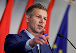 Ουγγαρία: Επέστρεψε στην Ουκρανία τα κατασχεθέντα εκατομμύρια και τον χρυσό της Oschadbank