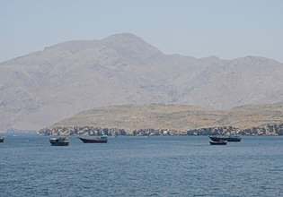 Αναφορές ότι βρίσκονται σε εξέλιξη επαφές για το σταδιακό άνοιγμα των Στενών του Ορμούζ
