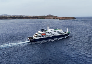 Κρουαζιερόπλοιο MV Hondius: Εν πλω προς τα Κανάρια – «Όλοι θα μείνουν μέσα μέχρι την άφιξη των αεροσκαφών»
