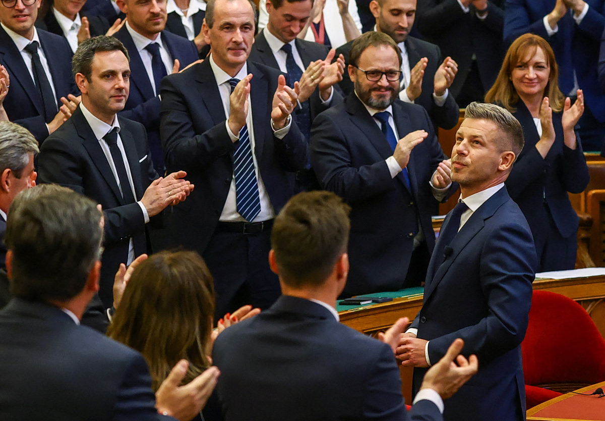 Ο Πέτερ Μαγιάρ ορκίστηκε πρωθυπουργός της Ουγγαρίας, βάζοντας τέλος στην 16ετή διακυβέρνηση του Όρμπαν