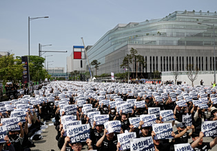 Samsung: Κυβερνητική μεσολάβηση για να αποφευχθεί η απεργία – «Θα προκληθούν τεράστιες απώλειες»