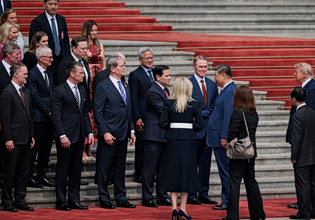 Καθώς ο Μάρκο Ρούμπιο τελεί υπό κυρώσεις, οι Κινέζοι φιλοξενούν τον… Αγενή Ρούμπιο