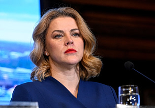 Λετονία: Παραιτήθηκε η πρωθυπουργός – Πώς τα ουκρανικά drones προκάλεσαν πολιτική κρίση