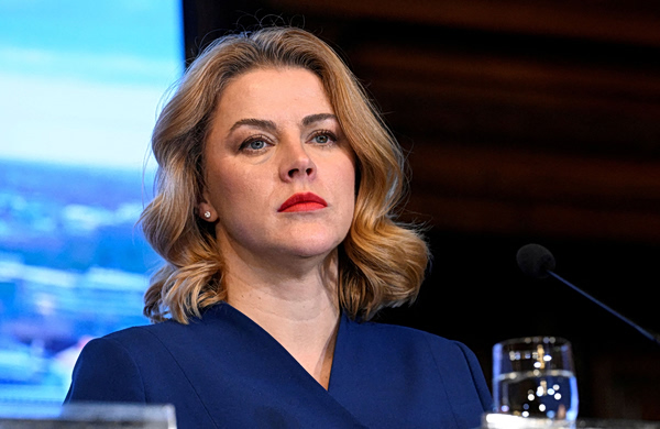 Λετονία: Παραιτήθηκε η πρωθυπουργός – Πώς τα ουκρανικά drones προκάλεσαν πολιτική κρίση
