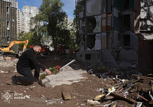 Ημέρα πένθους στο Κίεβο: Ο Ζελένσκι καταδικάζει τη Ρωσία για την επίθεση σε πολυκατοικία που σκότωσε 24 άτομα