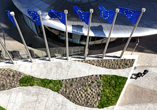 Η Ευρώπη αναθεωρεί επί τω χείρω τις προβλέψεις για ανάπτυξη και πληθωρισμό, λέει ο Ντομπρόβσκις