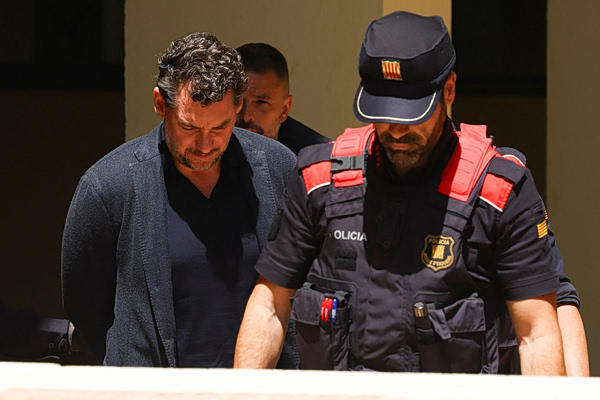Mango: Μυστήριο με το χαμένο κινητό του Τζόναθαν Άντικ – Στο μικροσκόπιο τα μηνύματα πατέρα και γιου