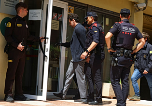 Υπόθεση Mango: Ο Τζόναθαν Άντικ αφέθηκε ελεύθερος με εγγύηση 1.000.000 ευρώ για τον θάνατο του πατέρα του