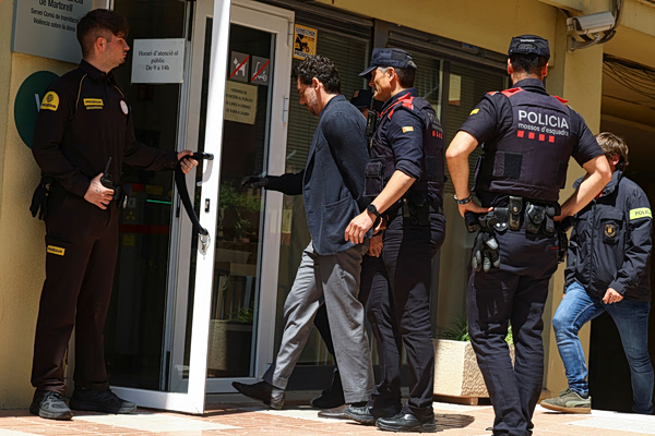 Υπόθεση Mango: Ο Τζόναθαν Άντικ αφέθηκε ελεύθερος με εγγύηση 1.000.000 ευρώ για τον θάνατο του πατέρα του