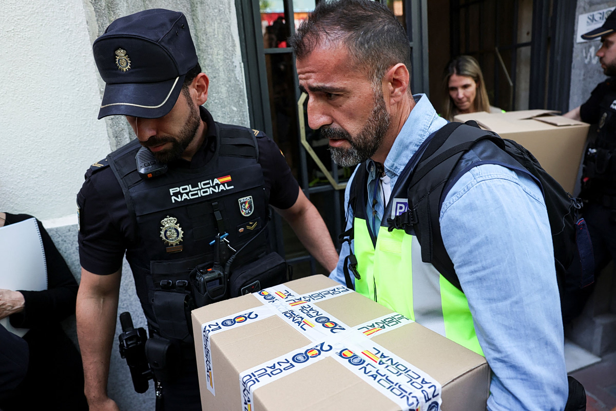 Έρευνα για διαφθορά με πρωταγωνιστή τον Θαπατέρο – Τι βρέθηκε στο χρηματοκιβώτιό του