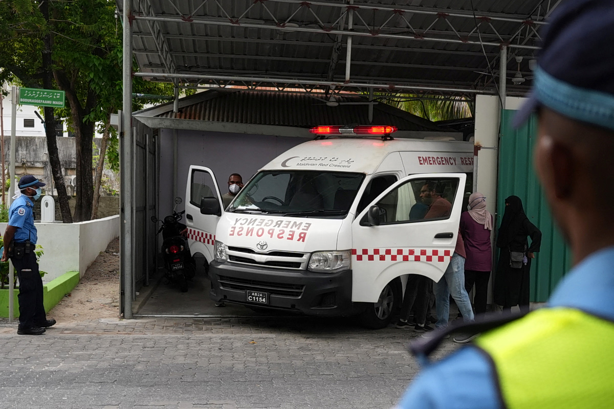 Μαλδίβες: Ανασύρθηκαν οι δύο τελευταίες σοροί των δυτών που εγκλωβίστηκαν σε υποθαλάσσια σπηλιά