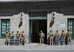 Οι ΗΠΑ προειδοποιούν για «πραξικόπημα» στη Βολιβία, κατά του κεντροδεξιού προέδρου Πας