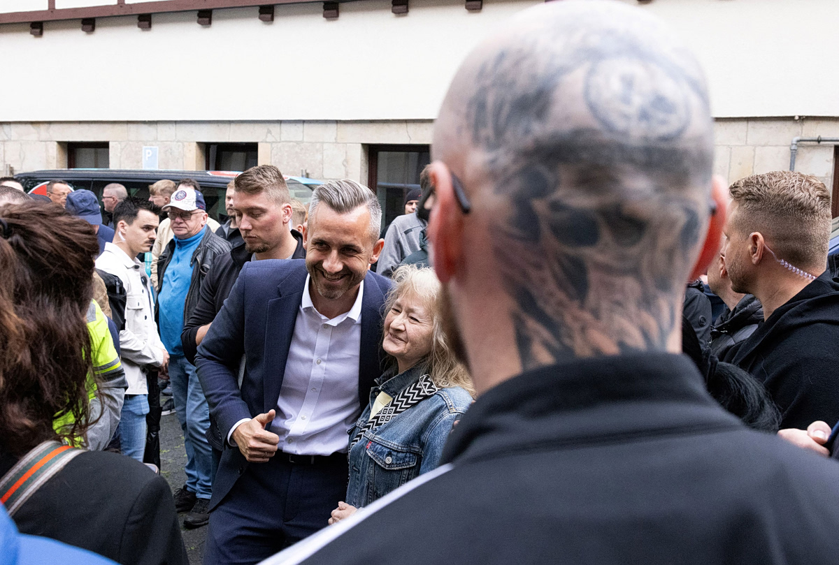Παραμένει πρώτη η AfD στη Γερμανία – Αντίθετοι οι πολίτες στην αύξηση των ορίων ηλικίας για συνταξιοδότηση