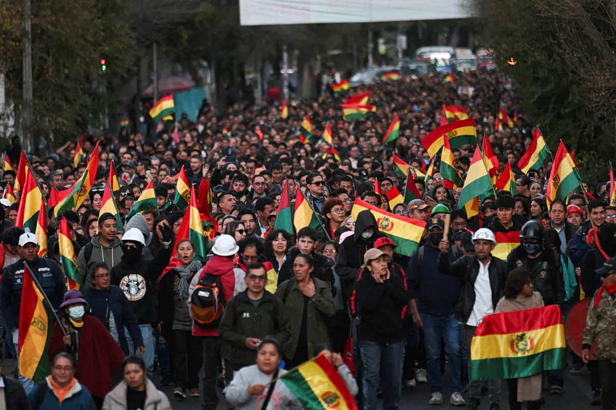 Λαϊκές αντιδράσεις στη Βολιβία – Χιλιάδες διαδηλωτές ζητούν την παραίτηση του προέδρου