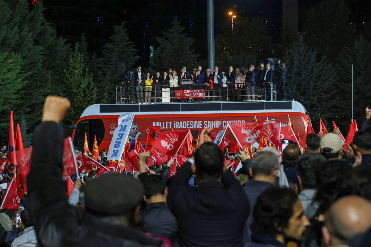 Τουρκία: «Δεν θα επιτρέψουμε να κυβερνηθεί το CHP από διορισμένους επιτρόπους», λέει ο Οζέλ – Νέα επιχείρηση κατά του κόμματος