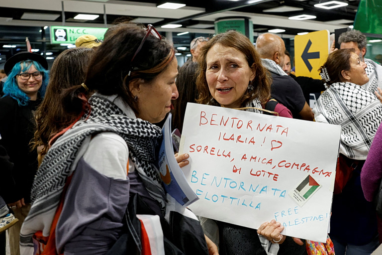 Στολίσκος για τη Γάζα: Σοβαρές καταγγελίες από ακτιβιστές για κακομεταχείριση – «Η πιο βάρβαρη εμπειρία της ζωής μου» λέει Έλληνας