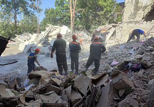 Η Ρωσία ανακοίνωσε 18 νεκρούς φοιτητές από ουκρανική επίθεση σε εστία στο Λουγκάνσκ