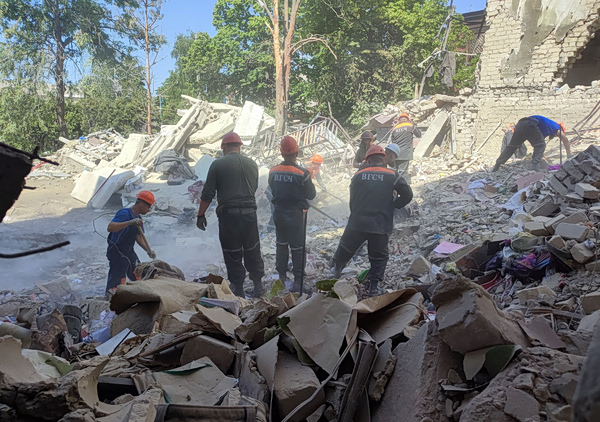 Η Ρωσία ανακοίνωσε 18 νεκρούς φοιτητές από ουκρανική επίθεση σε εστία στο Λουγκάνσκ