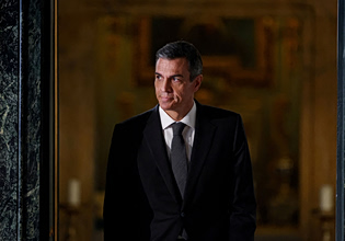 Ισπανία: Ο Σάντσεθ αντεπιτίθεται παρά τις πιέσεις να κάνει εκλογές – «Θα πάμε μέχρι το 2027 και μετά», λέει
