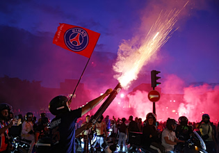 Περισσότερες από 410 συλλήψεις στη Γαλλία, οι 283 στο Παρίσι κατά τη διάρκεια σοβαρών επεισοδίων [βίντεο]