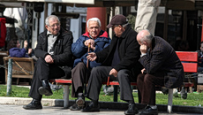 Δημογραφικό: Η Ελλάδα γερνάει και ερημοποιείται
