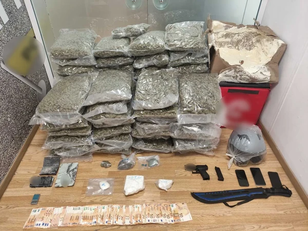 Συνελήφθη 25χρονος για διακίνηση ναρκωτικών – Έκρυβε 76 κιλά κάνναβης στο σπίτι του