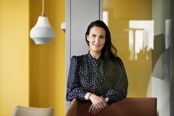 Jessica Claar (Mastercard): «Η γυναικεία ενδυνάμωση αποκτά ουσιαστικό νόημα όταν δημιουργεί πραγματικές ευκαιρίες»