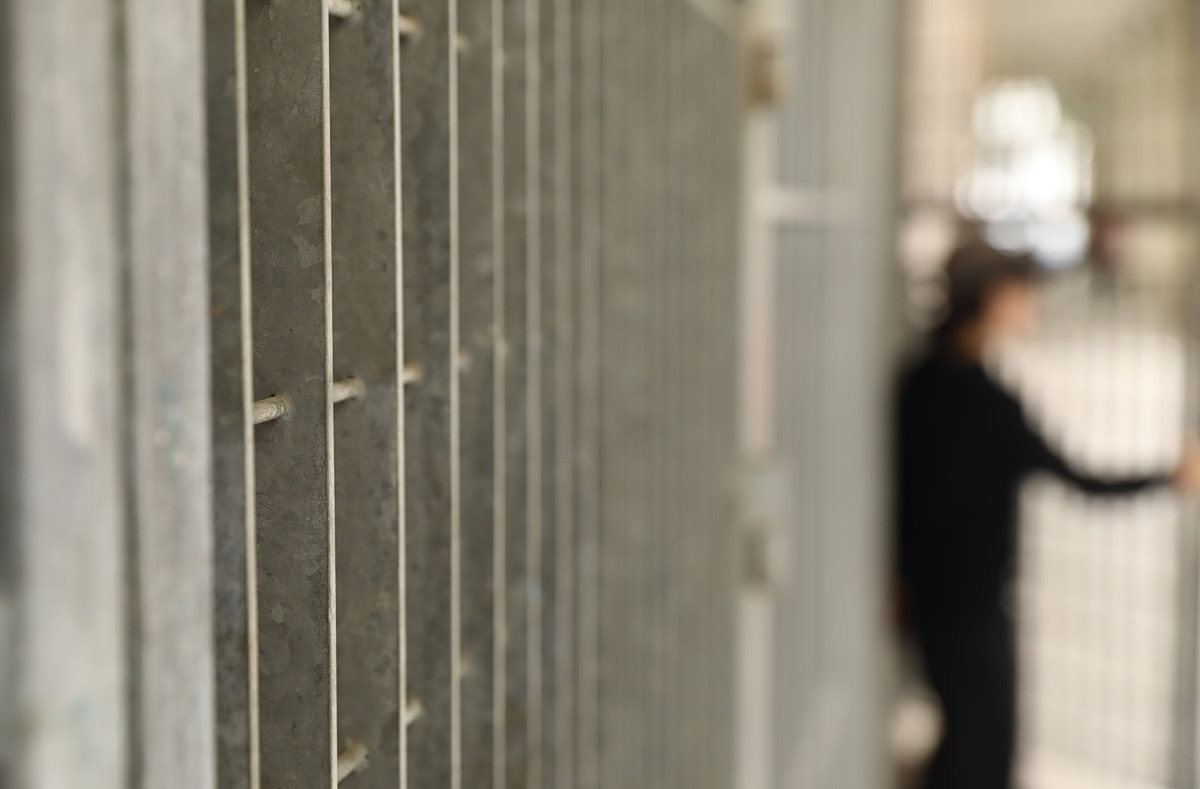 Προσωρινά κρατούμενος ο 67χρονος που εισέβαλε με σφυρί σε τράπεζα στη Θεσσαλονίκη
