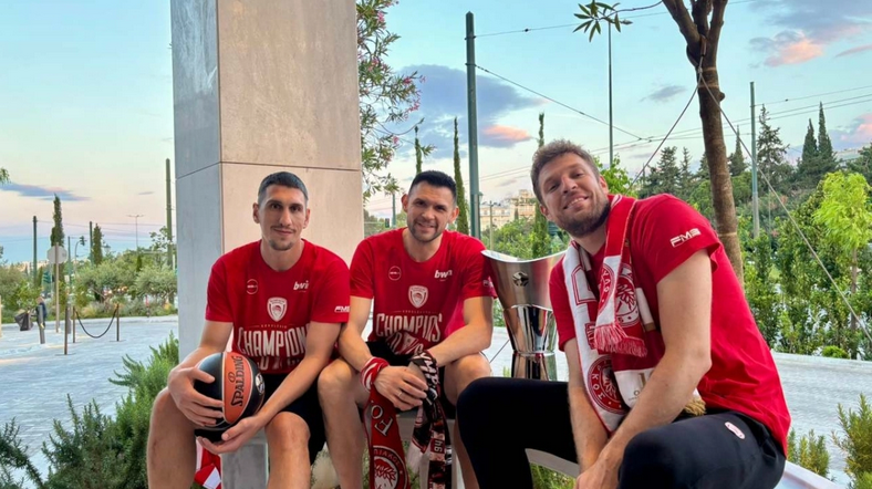 Ο Ολυμπιακός και η καλημέρα με Βεζένκοφ, Παπανικολάου, Λαρεντζάκη και την κούπα της Euroleague (pic)