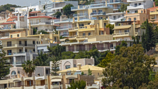 Ακίνητα: «Φόρος» στα κλειστά σπίτια και επαναφορά του ΦΠΑ στα νεόδμητα